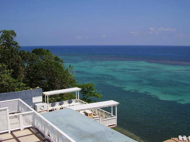 Moxons Beach Club Boscobel Hotel